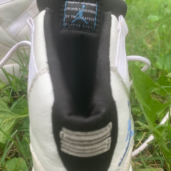 Air Jordan 11 2000 main image 4